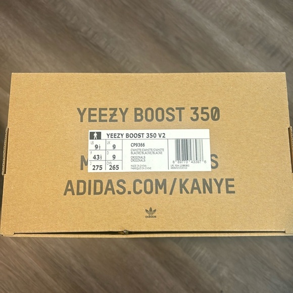 Yeezy Boost 350 V2 Triple White  (US 9.5) - Picture 5 of 5